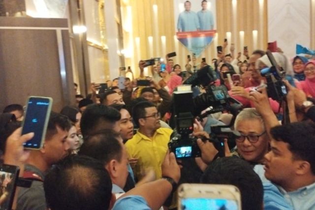 Riuh Emak-emak Sambut Gibran di Jambi