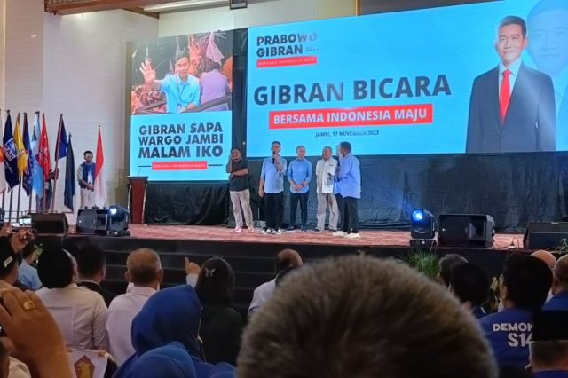 Minta Tim Fokus Kerja Keras, Gibran: Kalau Isu dan Hoax Abaikan Saja