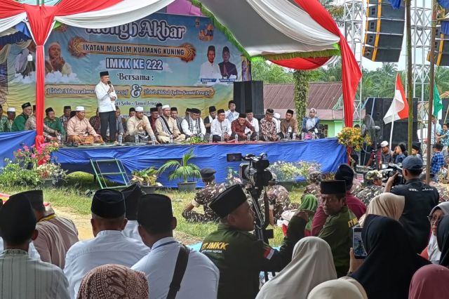 Dihadiri Ribuan Warga: Gubernur Al Haris Hadiri Tabligh Akbar Ikatan Muslim Kuamang Kuning