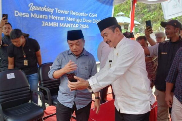 Uji Coba Pertama Tower Repeater Muara Hemat: Gubernur Al Haris dan Asraf VC Pj Bupati Merangin