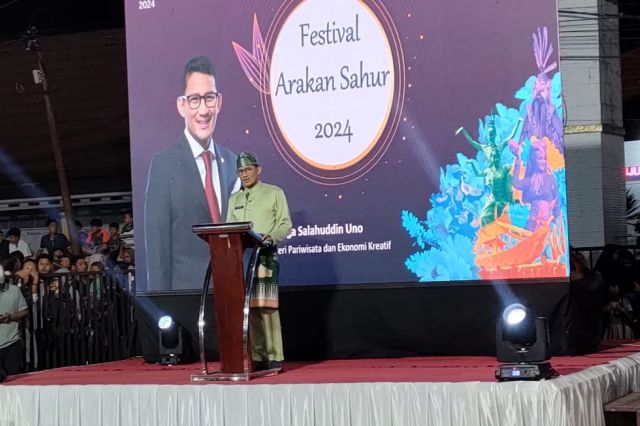 Ini Kesan Menparekraf Sandiaga Uno Saat Saksikan Langsung Festival Arakan Sahur Tanjab Barat