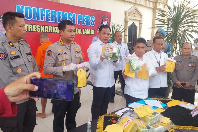 Ditresnarkoba Polda Jambi Ungkap Penyelundupan 2,9 Kg Sabu: Pelaku Merupakan Residivis