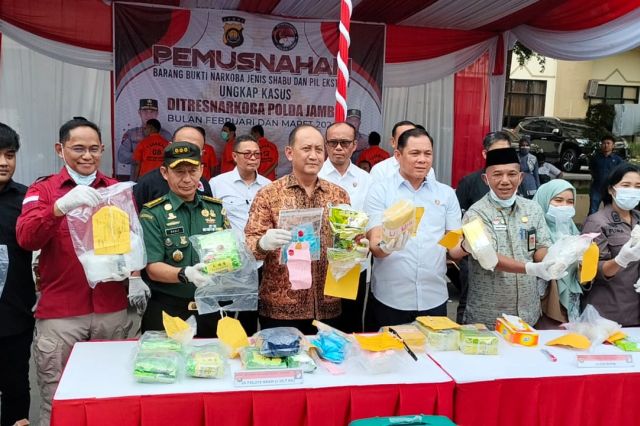 Ditresnarkoba Polda Jambi Musnahkan Puluhan Kilogram Sabu dan Puluhan Ribu Ekstasi