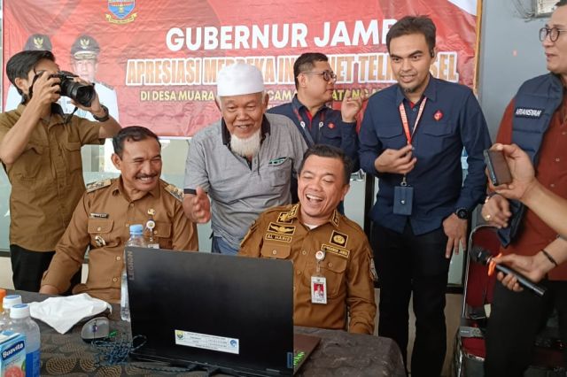 Terima Kasih Warga Muara Hemat ke Gubernur Al Haris: Saat Ini Jaringan Telpon dan Internet Sudah Lancar