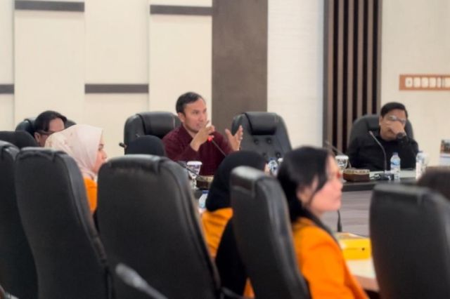 Edi Purwanto Paparkan Tugas dan Fungsi DPRD ke 84 Mahasiswa Fakultas Hukum Unja