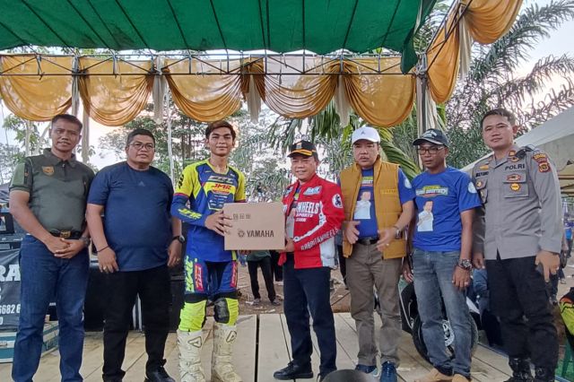 Al Haris Tutup Gubernur Cup 1 Super Grasstrack Cirkuit MPK Bangko