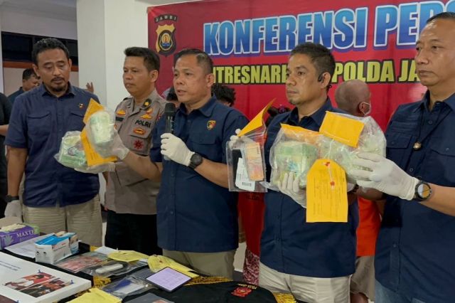 Ditresnarkoba Polda Jambi Gagalkan Pengiriman Sabu 4 Kilogram: Satu Pelaku Merupakan ASN Imigrasi Riau