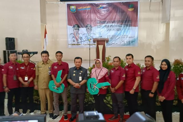 Gubernur Al Haris Serahkan Motor Operasional Kepada Koordinator PKH se-Provinsi Jambi