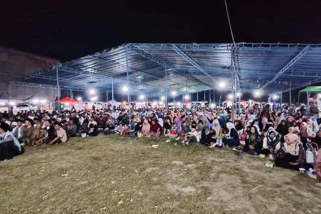 Haris-Sani Gelar Pengajian Akbar Bersama Gus Muwafiq di Sungai Gelam: Dihadiri Ribuan Warga