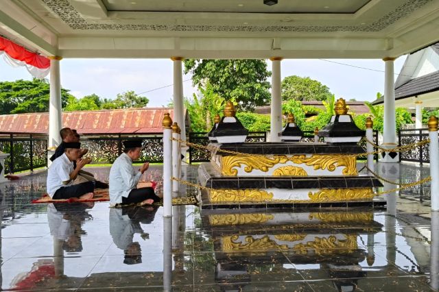 Al Haris Ziarah ke Makam Sultan Thaha Saifuddin Muaro Tebo