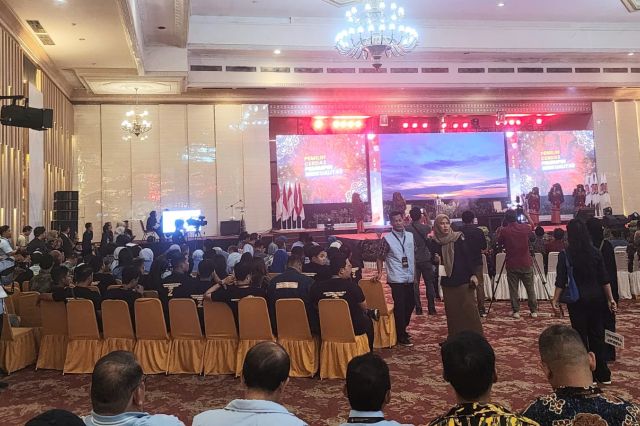 Teriakan Haris-Sani Lanjutkan Menggema di Lokasi Debat Kedua Pilgub Jambi 2024