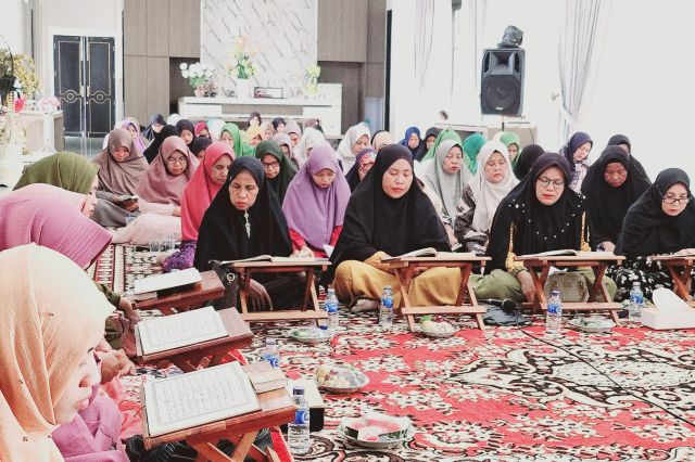 PAC Muslimat NU Tungkal Ulu Gelar Pengajian Rutin di Kediaman Ustad Mubarok