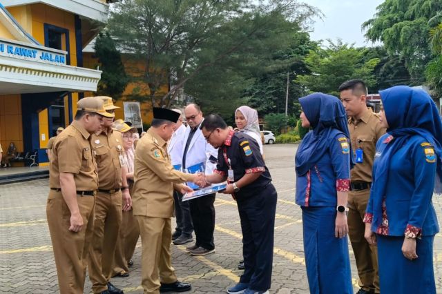 Al Haris Serahkan SK Gubernur Pegawai Non ASN RSUD Raden Mattaher Jambi