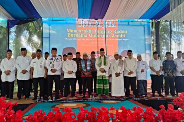 Halal Bihalal Bersama Masyarakat Tanjung Raden: Gubernur Al Haris Ajak Jaga Kebersamaan