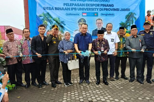 Lepas Ekspor Pinang ke Bangladesh: Gubernur Al Haris Apresiasi Pengusaha Muda Binaan IPB