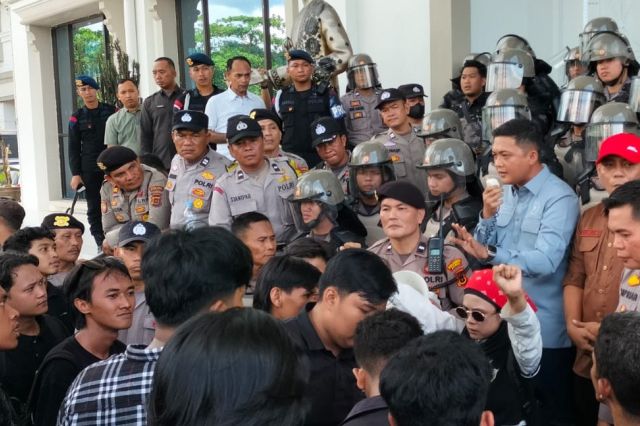 Viral Potongan Video Ketua DPRD Jambi Respon Mahasiswa: Ini Kronologisnya