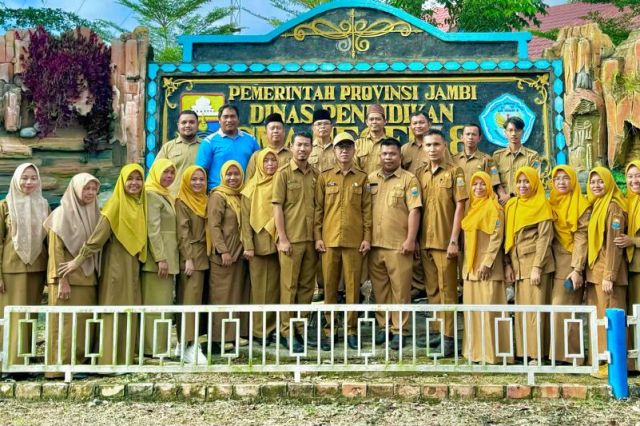 SMAN 8 Tanjab Timur Galar Peringatan HUT RI ke-80: Momentum Tanamkan Nasionalisme ke Generasi Muda