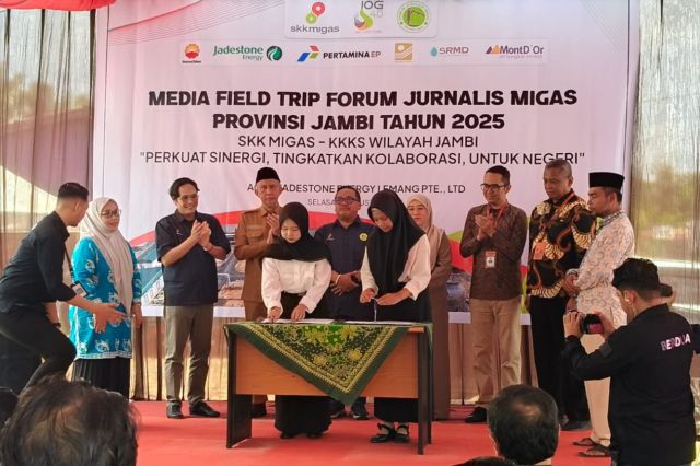Peningkatan Kualitas SDM Lokal: SKK Migas-KKKS Jadestone Energy Berikan Beasiswa untuk Pelajar Tanjab Barat
