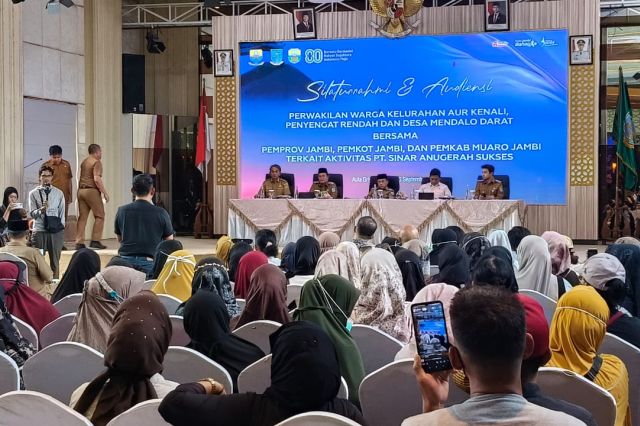 Gubernur Al Haris Dengarkan Aspirasi Warga Aur Kenali Terkait Aktivitas PT SAS