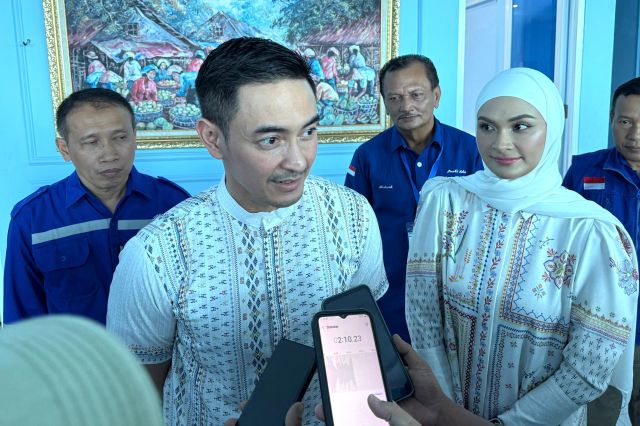 Kunjungi PAN Jambi: Zumi Zola dan Putri Zulhas Bagikan Sembako