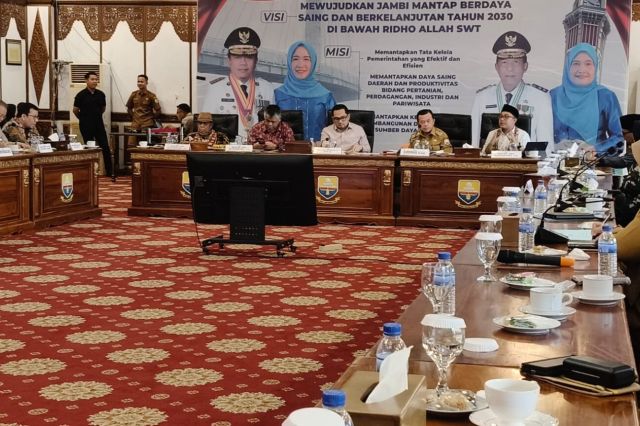Kunker ke Jambi: Komisi II DPR RI Bahas PNBP Sektor Pertanahan Bersama Gubernur, Bupati dan Walikota