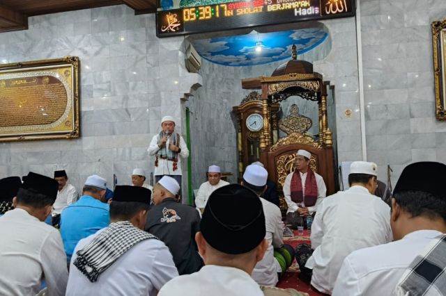 Gubernur Al Haris Safari Subuh di Masjid Baitul Muslim: Titip Generasi Muda dan Ingatkan Kesehatan Masyarakat