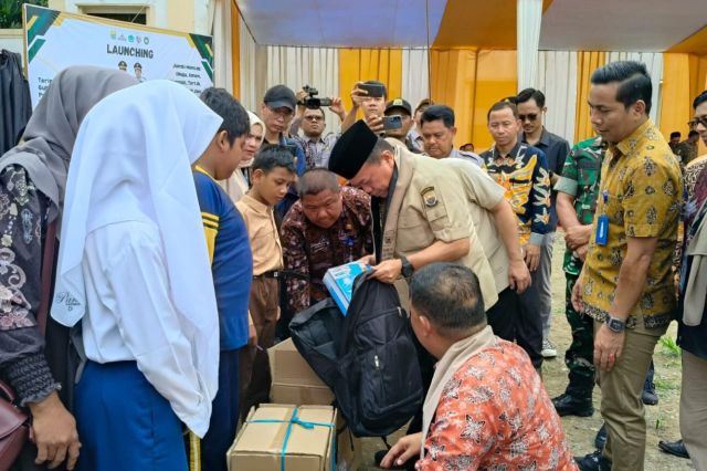 Gubernur Al Haris Salurkan Dumisake Pendidikan di Bungo