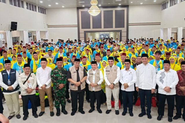 Lepas Kloter Perdana Jemaah Haji Jambi: Gubernur Al Haris Doakan Jemaah Selamat Berangkat dan Pulang Mabrur