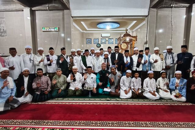 Safari Subuh Pemprov Jambi di Masjid Hidayatullah: Gubernur Al Haris Serahkan Santunan dan Bantuan
