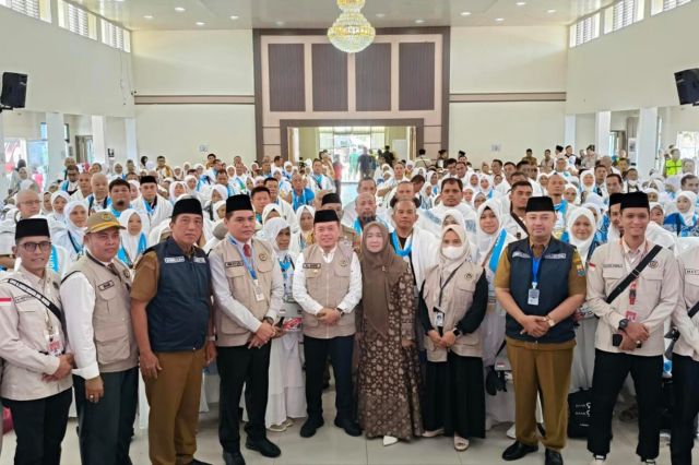 Gubernur Al Haris Lepas Kloter 19 Asal Merangin dan Kerinci: Ingatkan Jamaah Fokus Ibadah