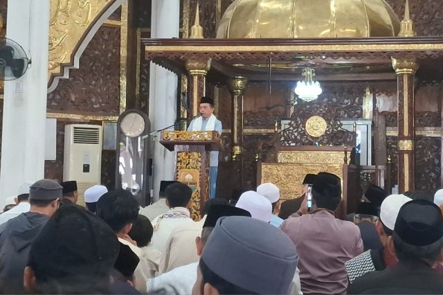 Gubernur Al Haris Sholat Idul Adha 1447 H di Masjid Al Falah: Ajak Masyarakat Perkuat Semangat Berkurban