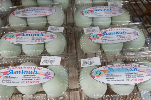 Telur Asin Aminah Kian Populer: Kini Hadir di 18 Titik Ritel di Jambi