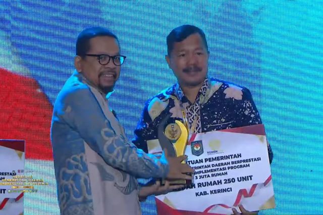 Pemkab Kerinci Sabet Penghargaan Kemendagri: Sukses Tuntaskan Bedah 250 Unit Rumah Layak Huni