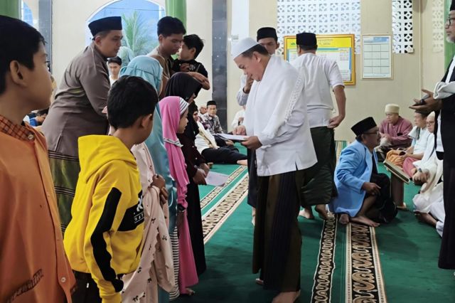 Gubernur Al Haris Ingatkan Pentingnya Pelayanan Publik dan Bekal Akhirat di Masjid Al Amin