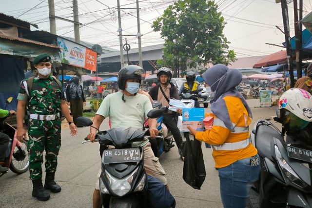 Peduli Warga Terdampak Asap: PT SAS Bagikan 10.000 Masker