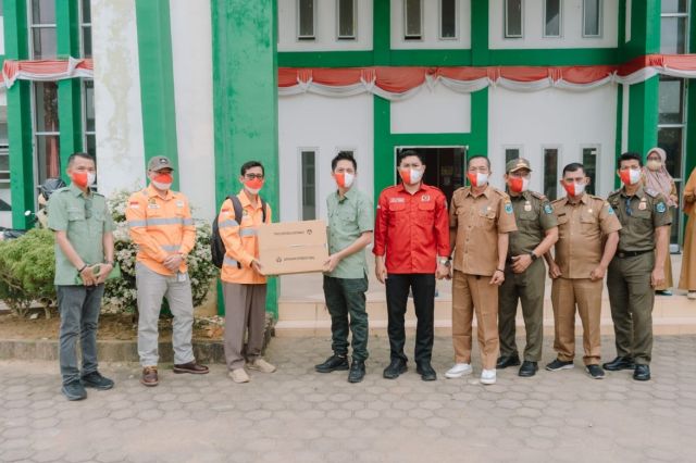 Peduli Dampak Karhutla: PT SAS Bagikan 8.000 Masker di Batang Hari