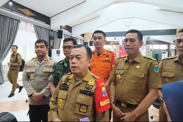 Titik Api Belum Padam di Tahura Batang Hari: Gubernur Al Haris Minta Maksimalkan Pemadaman Melalui Darat dan Udara