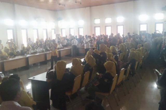 Pengembalian Berkas Pendaftaran, Tim Al Haris Padati Sekretariat Golkar Jambi