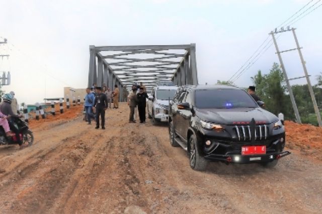Bupati Anwar Sadat Kecewa, Hasil Perbaikan Jembatan Sugeng Kualitasnya Buruk
