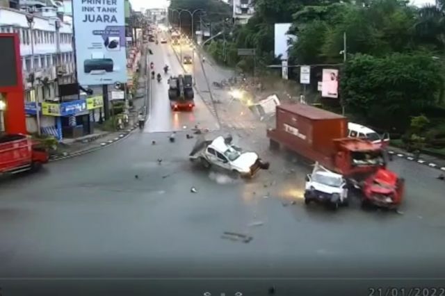 Polisi Tetapkan Sopir Teronton Tabrakan di Balikpapan Sebagai Tersangka