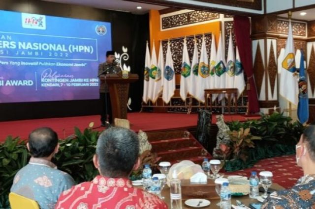 Gubernur Al Haris: Pers Penting dalam Pembangunan