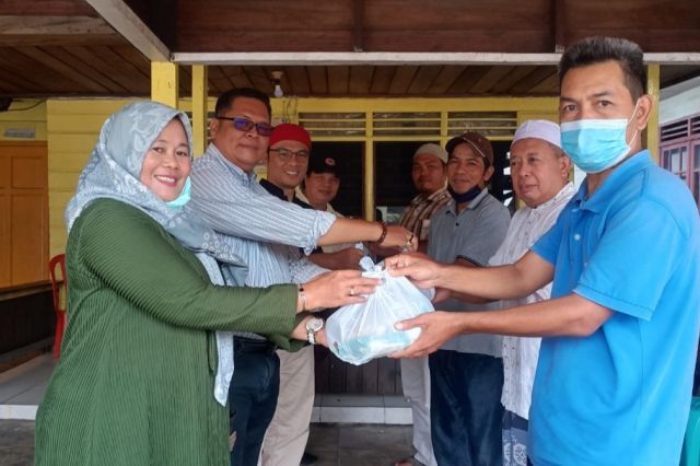 PWI Tanjab Barat dan BMH Gelar Aksi Sosial dan Tali Kasih