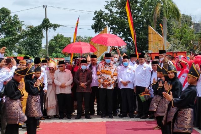 Gubernur Al Haris dan Gubernur Mahyeldi Hadiri Pengukuhan IKM Merangin