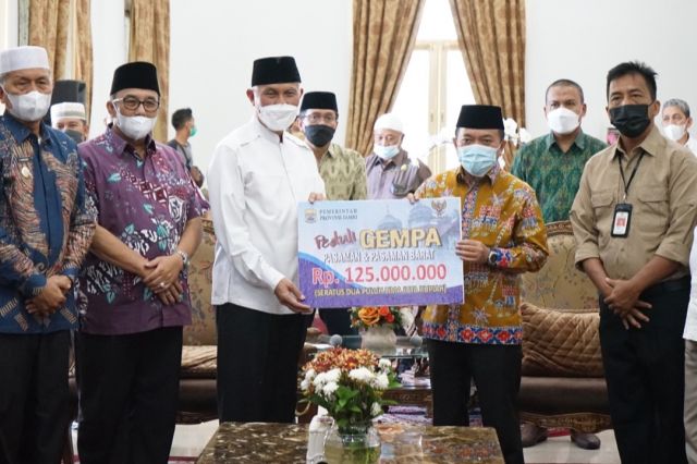 Gubernur Al Haris Beri Bantuan untuk Korban Gempa Sumbar