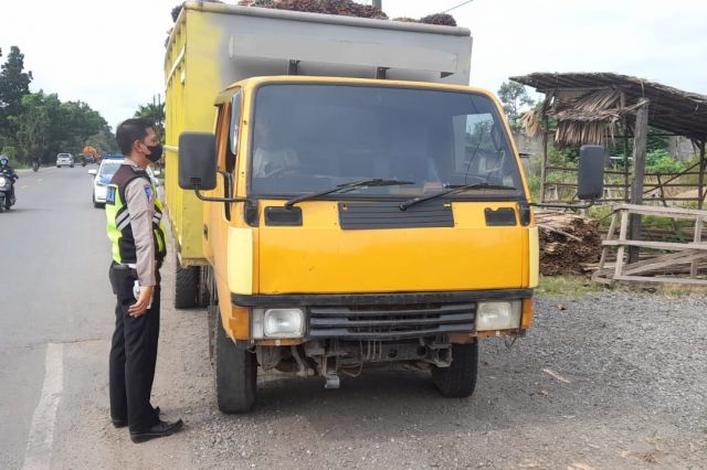 Tidak Patuhi Instruksi Operasional, 4 Truk Non Esensial Ditindak Satlantas Polresta Jambi