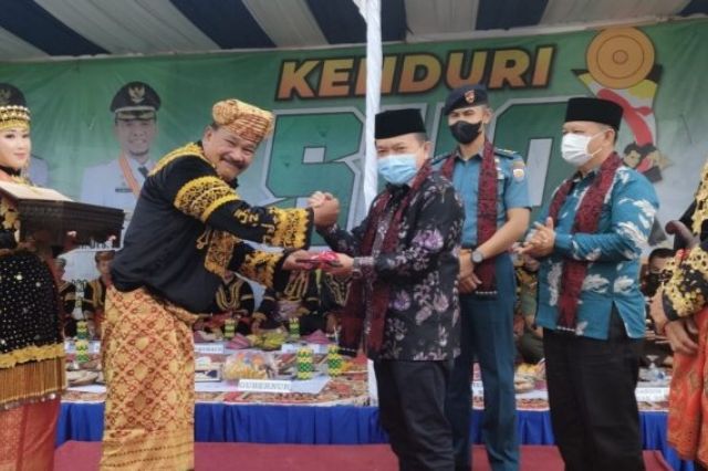 Gubernur Al Haris Diberi Gelar Depati Tiang Negeri dari Kedepatian Tanjung Pauh Kerinci