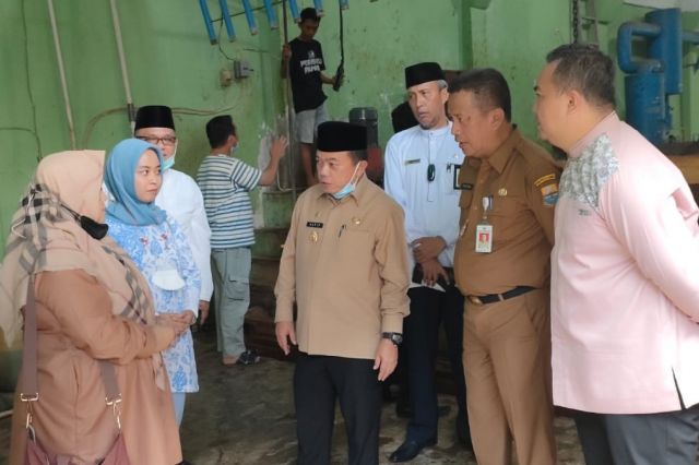 Kunker ke Tungkal, Gubernur Al Haris Tinjau Pabrik Es Balok dan Pelabuhan Ikan