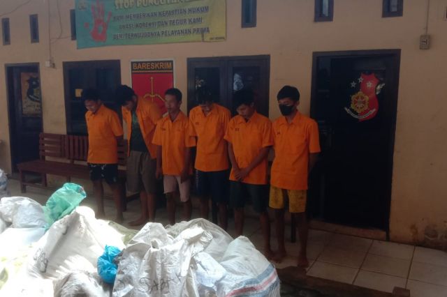 Enam Pelaku Pencurian Paket di Gudang JNE Berhasil Diamankan Polisi