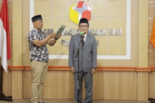 Fauzan Khairazi Resmi Dilantik Sebagai Anggota Bawaslu Provinsi Jambi
