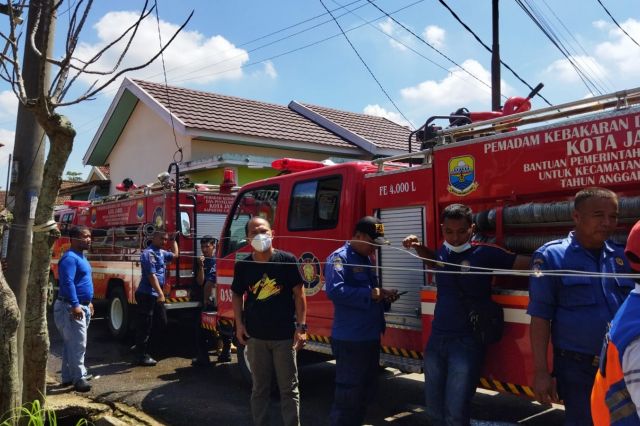 Kebakaran Hanguskan Rumah Kontrakan Dua Lantai di Kelurahan Lingkar Selatan